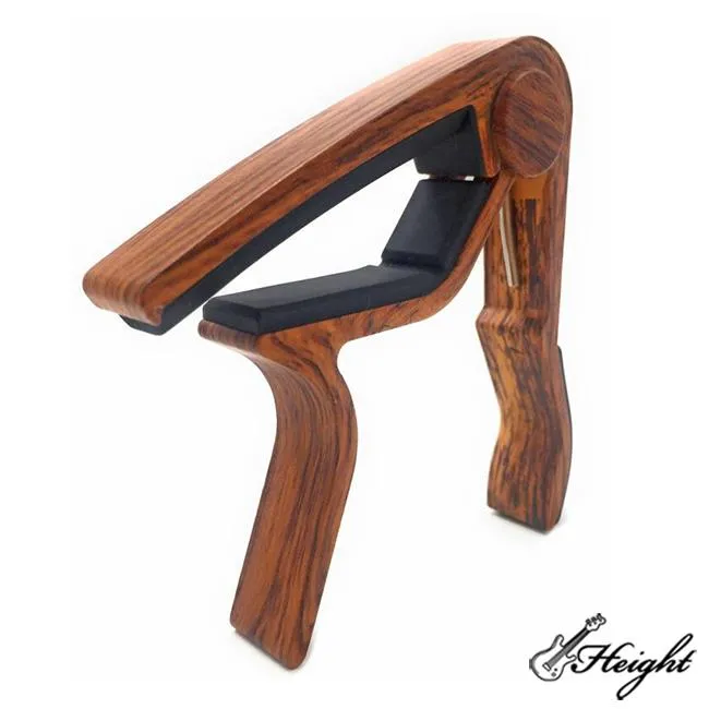 Fa akusztikus gitár capo